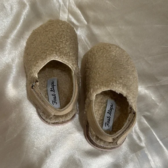 Warm Baby Beige Sherpa Sandals - Picture 2 of 5